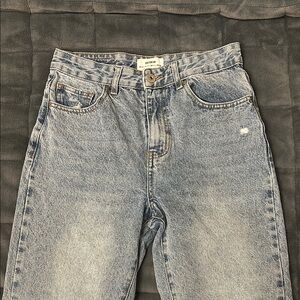 blue mom jean super flattering